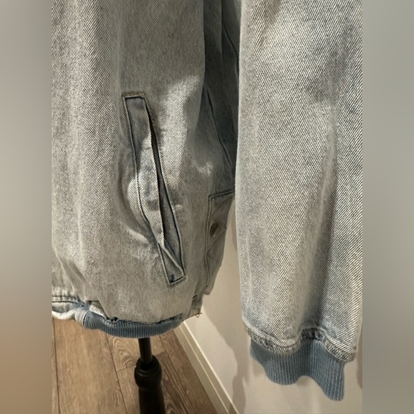 EightyTwo snap button Jean jacket SZ L EUC 100% Cotton light wash oversized - Picture 4 of 9